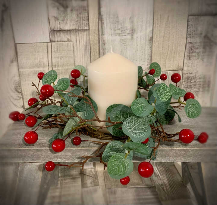 Gisela Graham Eucalyptus And Red Berry Candle Ring