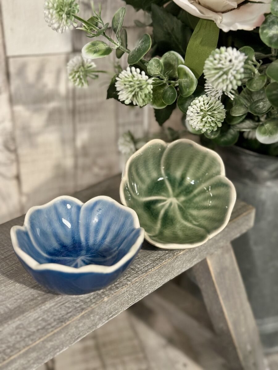 Gisela Graham Mini Flower Shaped Stoneware Bowl