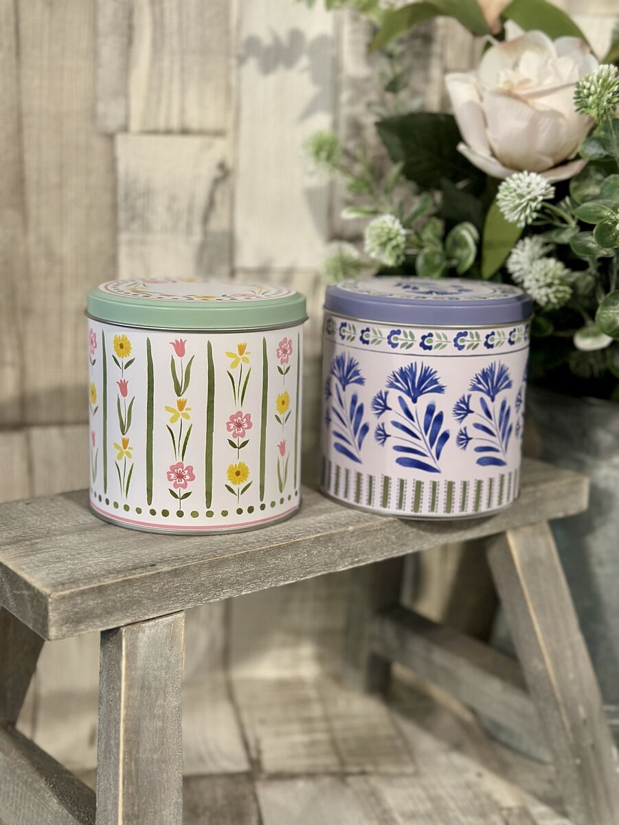 Country Flowers/Pastel Meadow Chocolate Tin Country Flowers/Pastel Meadow Chocolate Tin
