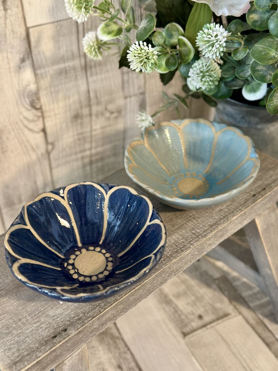 Gisela Graham Stoneware Flower Mini Bowl 2A Gisela Graham Stoneware Flower Mini Bowl 2A