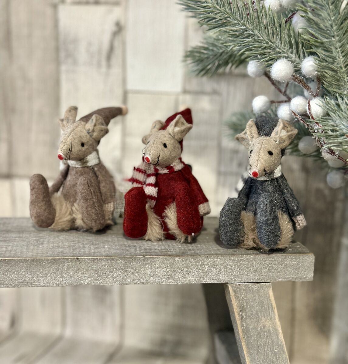 Red/Grey/Beige Felt Sitting Mouse With Scarf & Hat