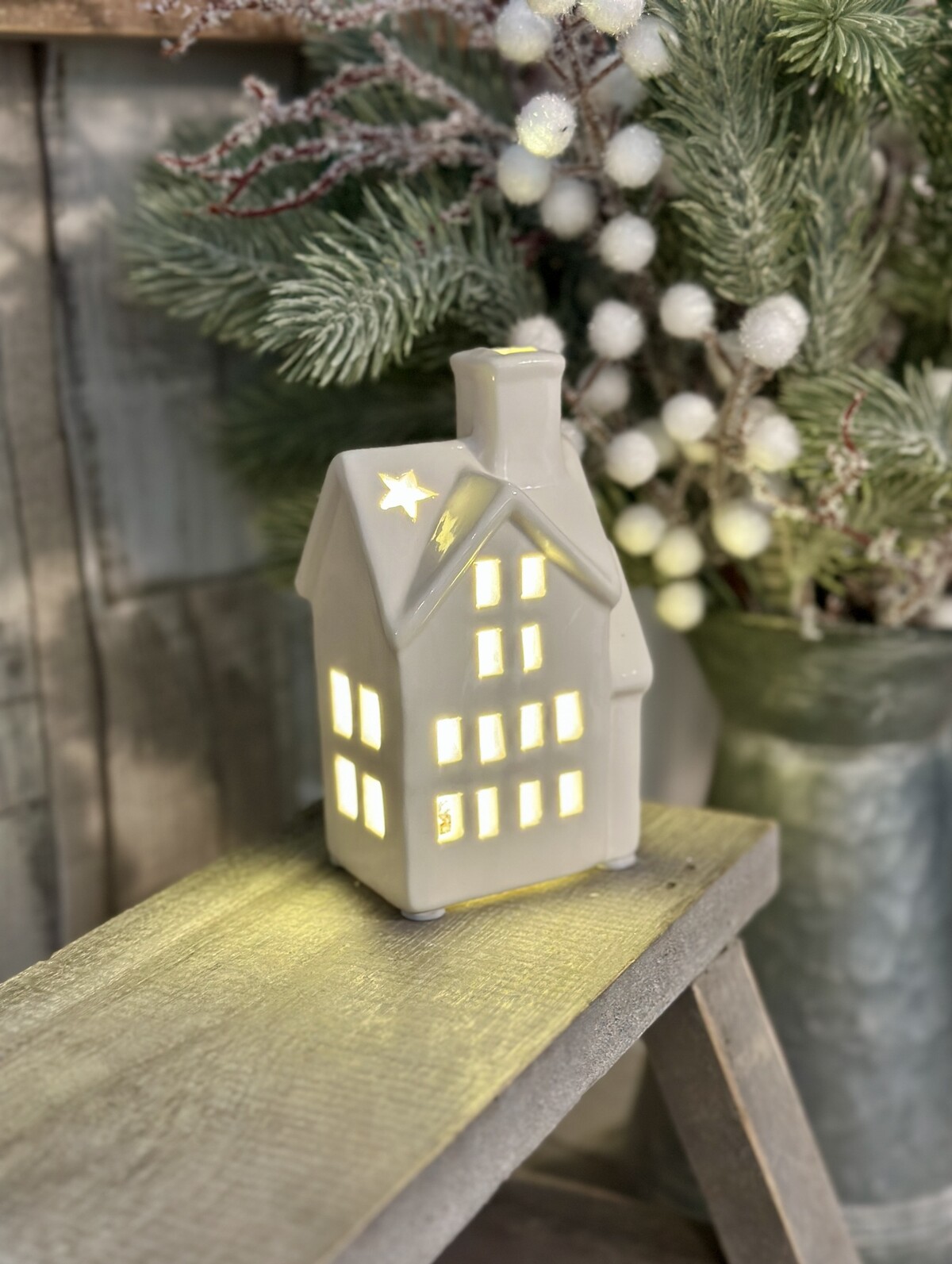 White Ceramic Star Roof LED House